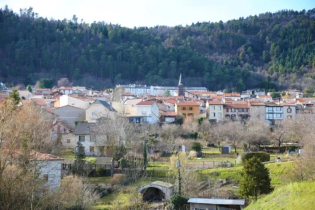 Charmant T2 Renove Et Climatise Chez Cathy Ceyrat フランス