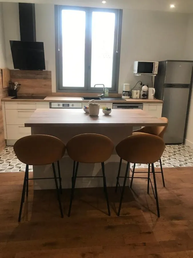 Charmant T2 Renove Et Climatise Chez Cathy Ceyrat 0*,  France